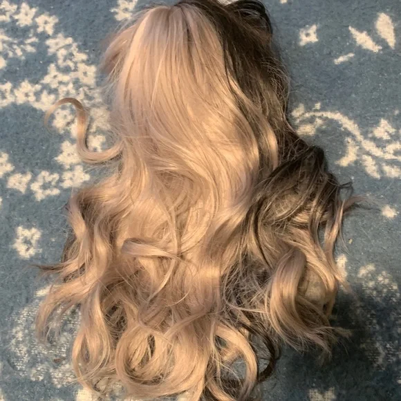 #102 Wig NWT - Picture 10 of 10